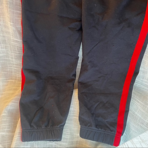 Sweatpants with side stripe - Picture 3 of 4